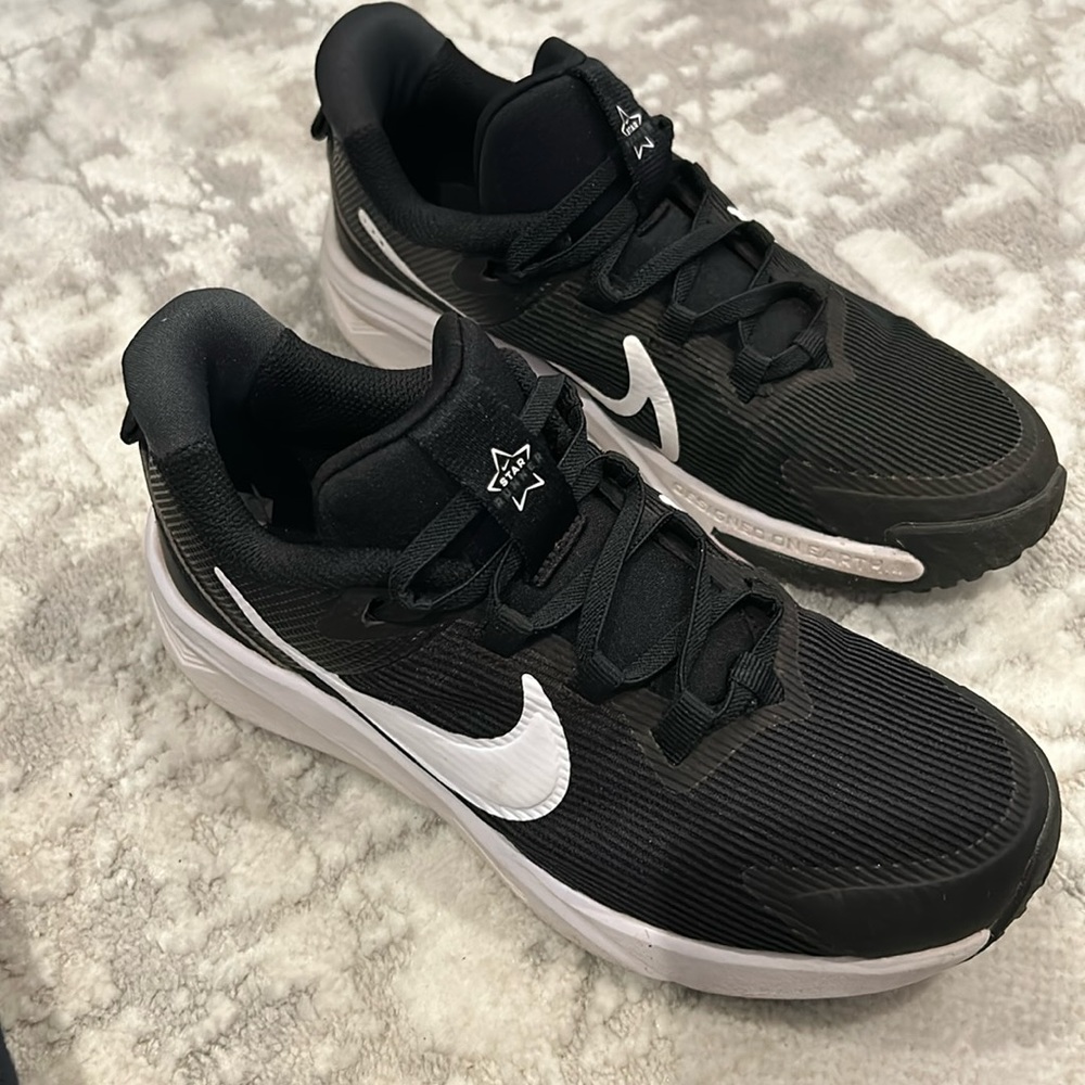 Boys Nike tennis shoes